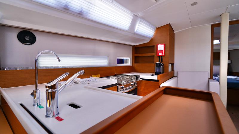 Book yachts online - sailboat - Sun Odyssey 410 - Sail Me - rent