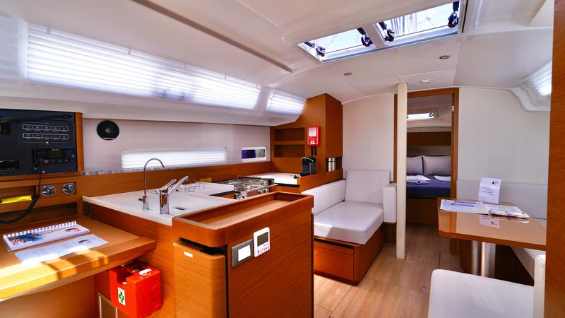 Book yachts online - sailboat - Sun Odyssey 410 - Sail Me - rent