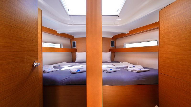 Book yachts online - sailboat - Sun Odyssey 440 - 4 Cabins - Happy Day - rent