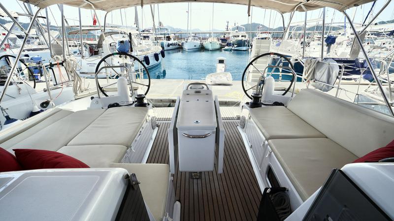 Book yachts online - sailboat - Sun Odyssey 440 - 4 Cabins - Happy Day - rent