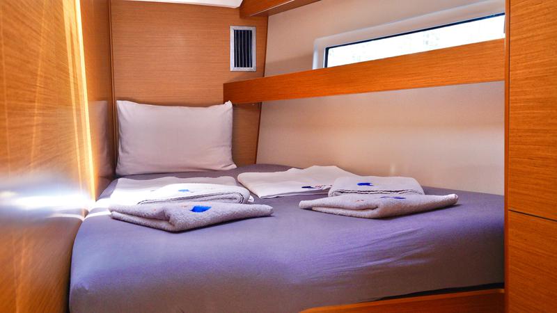 Book yachts online - sailboat - Sun Odyssey 440 - 4 Cabins - Happy Day - rent