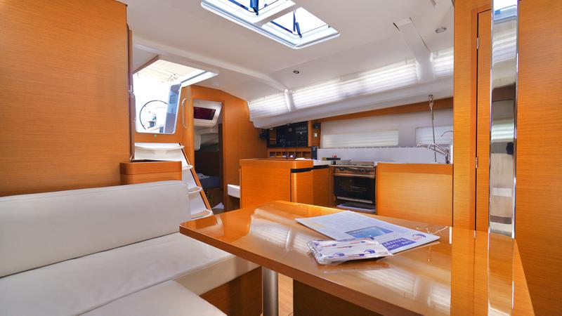 Book yachts online - sailboat - Sun Odyssey 440 - 4 Cabins - Happy Day - rent
