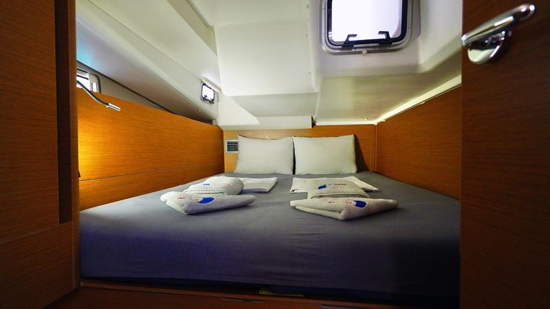 Book yachts online - sailboat - Sun Odyssey 440 - 4 Cabins - Happy Day - rent