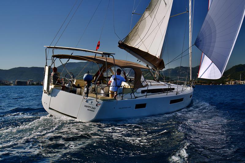 Book yachts online - sailboat - Sun Odyssey 440 - 4 Cabins - Happy Day - rent