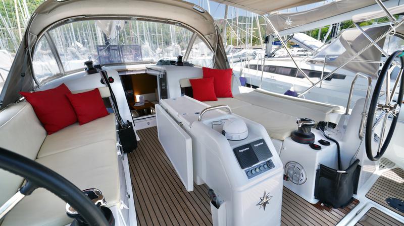 Book yachts online - sailboat - Sun Odyssey 440 - 4 Cabins - Happy Day - rent