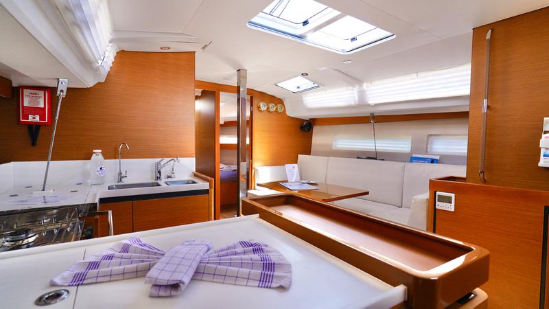 Book yachts online - sailboat - Sun Odyssey 440 - 4 Cabins - Happy Day - rent