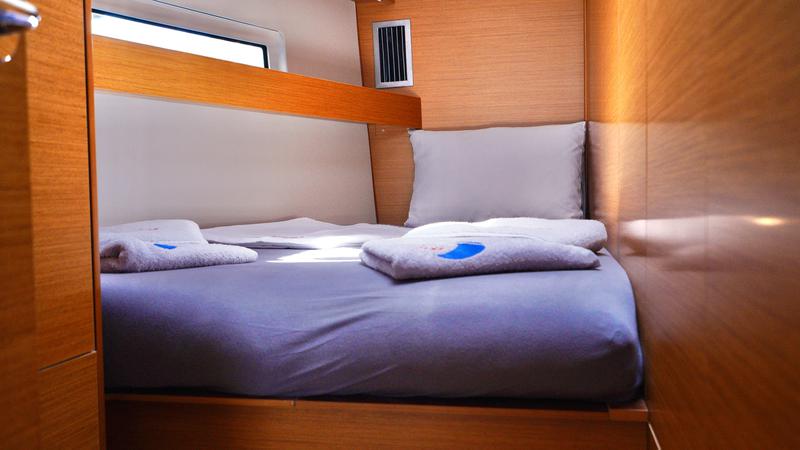 Book yachts online - sailboat - Sun Odyssey 440 - 4 Cabins - Happy Day - rent