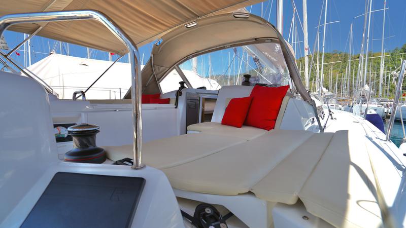 Book yachts online - sailboat - Sun Odyssey 440 - 4 Cabins - Happy Day - rent