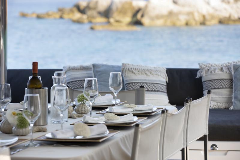 Book yachts online - catamaran - Lagoon 560 S2 - BOOM - rent