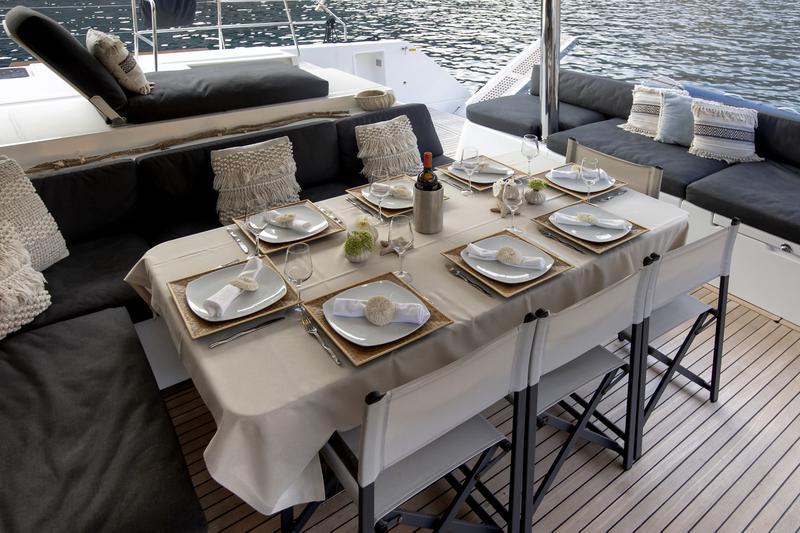 Book yachts online - catamaran - Lagoon 560 S2 - BOOM - rent