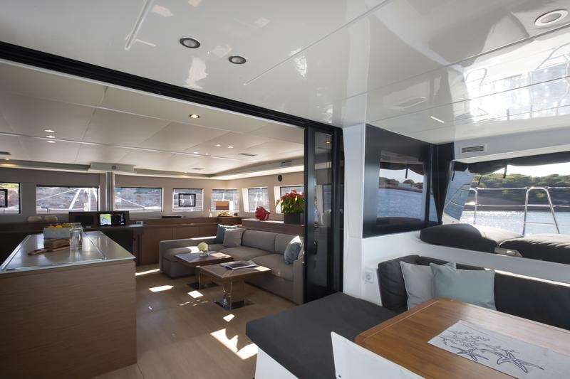 Book yachts online - catamaran - Lagoon 620 - PHANTOM - rent