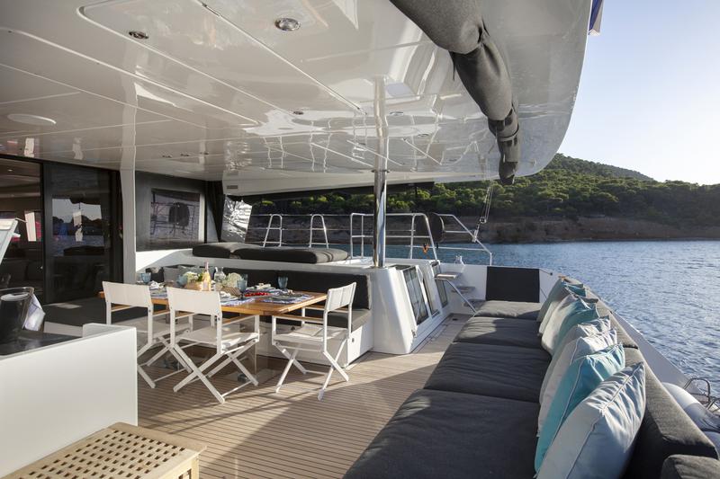 Book yachts online - catamaran - Lagoon 620 - PHANTOM - rent