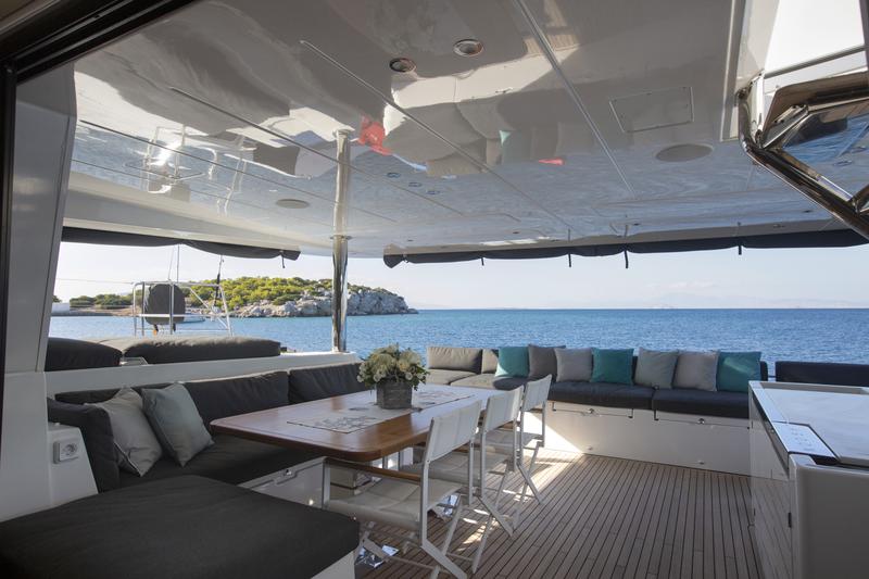 Book yachts online - catamaran - Lagoon 620 - PHANTOM - rent