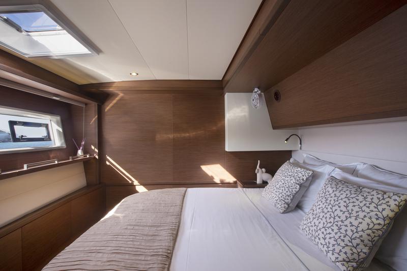 Book yachts online - catamaran - Lagoon 620 - PHANTOM - rent