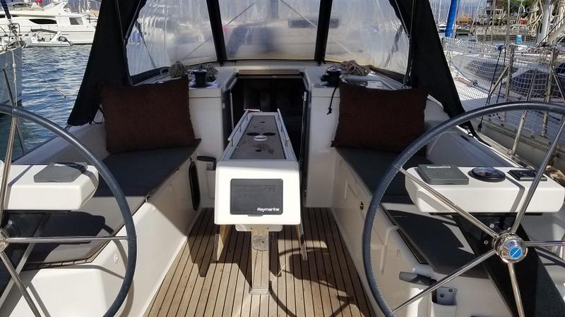 Book yachts online - sailboat - Dufour 360 2 Cabin - Ares - rent