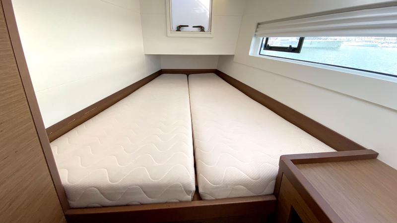 Book yachts online - catamaran - Lagoon 40 - Sunrise - rent