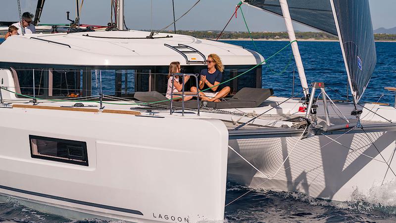 Book yachts online - catamaran - Lagoon 40 - Sunrise - rent