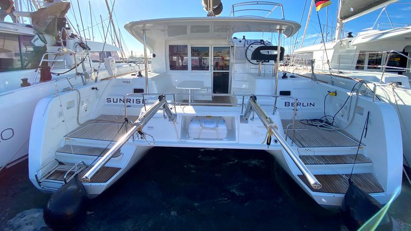 Book yachts online - catamaran - Lagoon 40 - Sunrise - rent