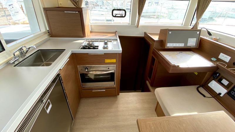 Book yachts online - catamaran - Lagoon 40 - Sunrise - rent