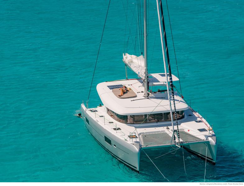 Book yachts online - catamaran - Lagoon 42 - Beatrix - rent