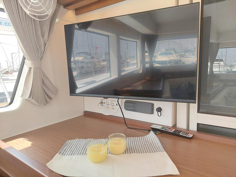 Book yachts online - catamaran - Lagoon 40 - CY-2 (Generator, A/C, Watermaker, Premium Amenities) - rent