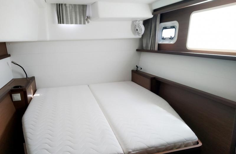 Book yachts online - catamaran - Lagoon 450  Fly - LAGOON 450 (2020) - ATH - rent