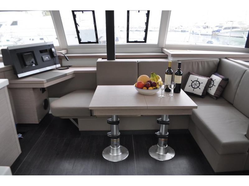 Book yachts online - catamaran - Astréa 42 - ASTREA 42 (2020) - ATH - rent