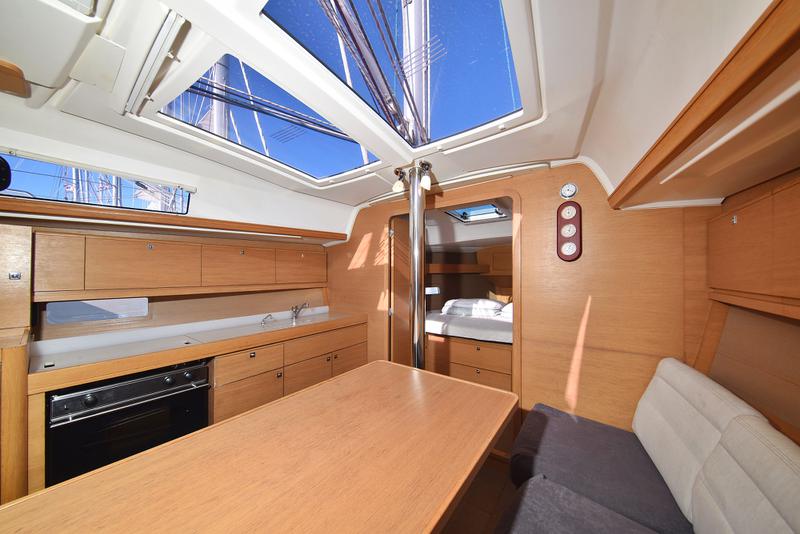 Book yachts online - sailboat - Dufour 382 - Wanderlust - rent