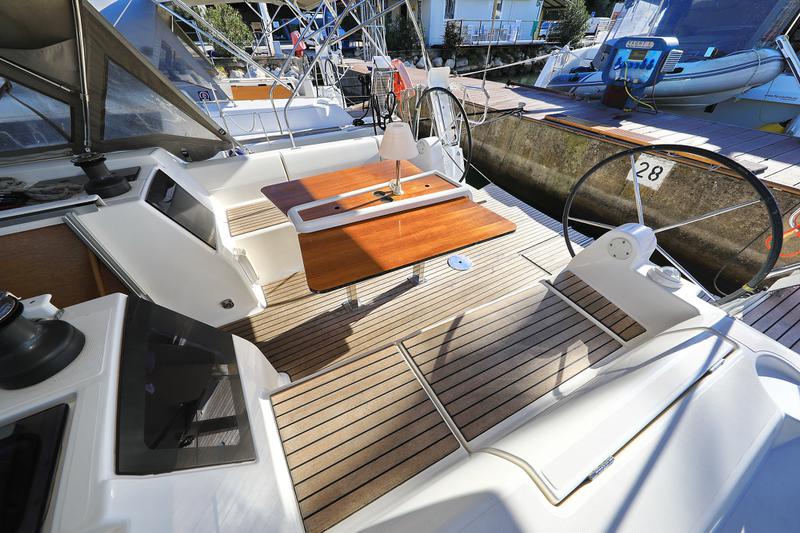 Book yachts online - sailboat - Dufour 382 - Wanderlust - rent