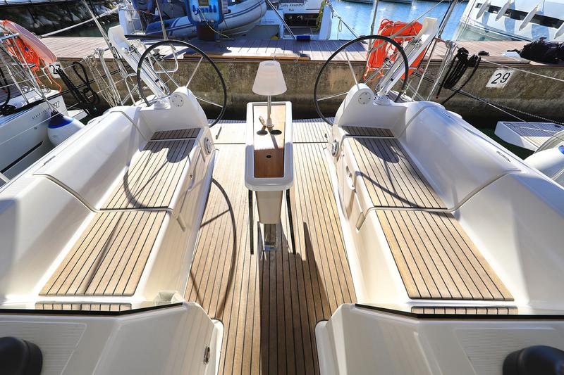 Book yachts online - sailboat - Dufour 382 - Wanderlust - rent