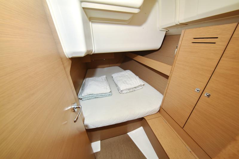 Book yachts online - sailboat - Dufour 382 - Wanderlust - rent