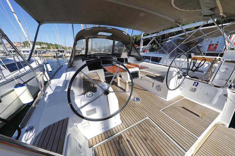 Book yachts online - sailboat - Dufour 382 - Wanderlust - rent