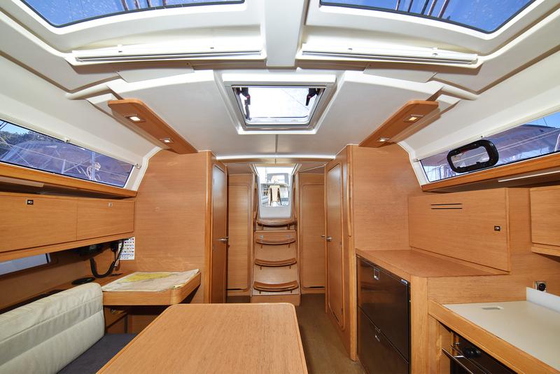 Book yachts online - sailboat - Dufour 382 - Wanderlust - rent