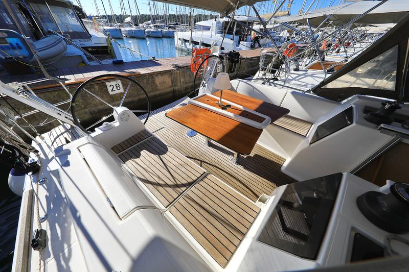 Book yachts online - sailboat - Dufour 382 - Wanderlust - rent