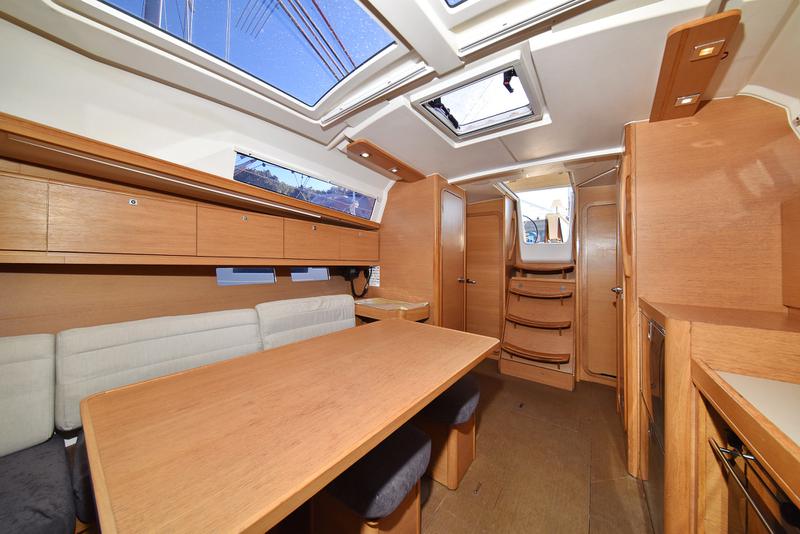 Book yachts online - sailboat - Dufour 382 - Wanderlust - rent