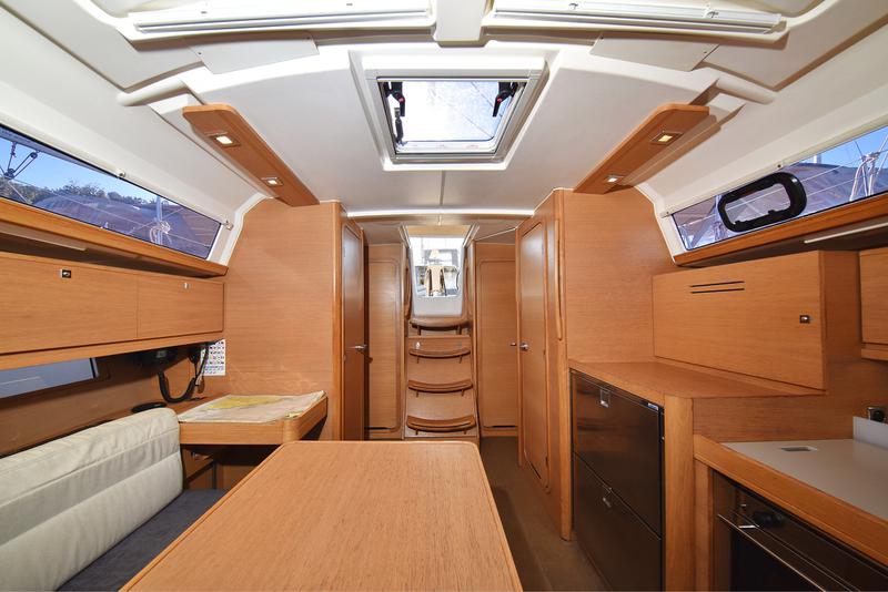 Book yachts online - sailboat - Dufour 382 - Wanderlust - rent