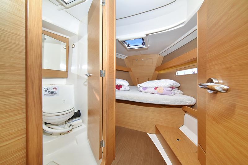 Book yachts online - sailboat - Dufour 412 - Eurus - rent