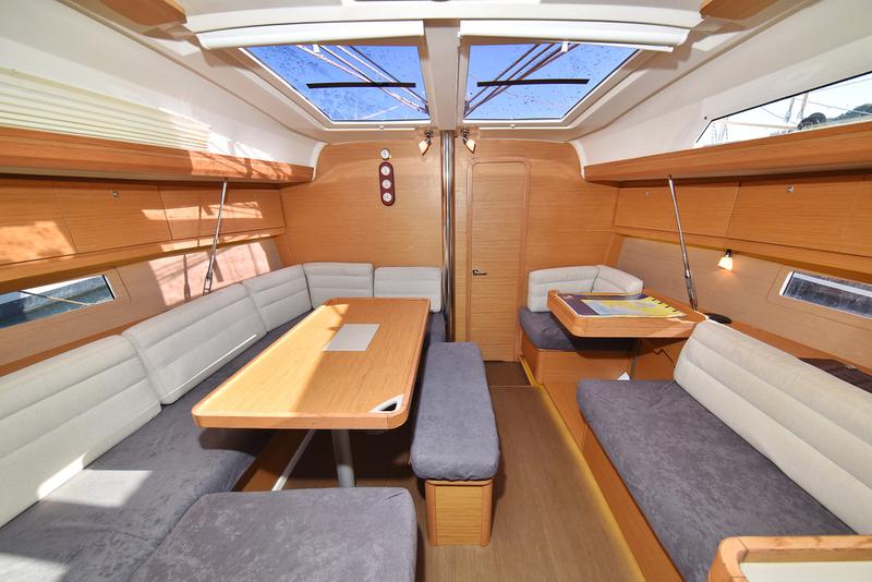 Book yachts online - sailboat - Dufour 412 - Eurus - rent