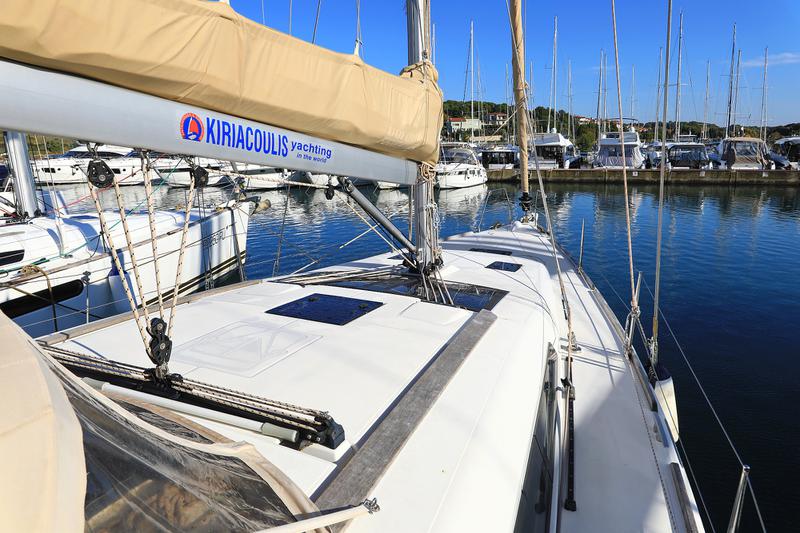 Book yachts online - sailboat - Dufour 412 - Eurus - rent