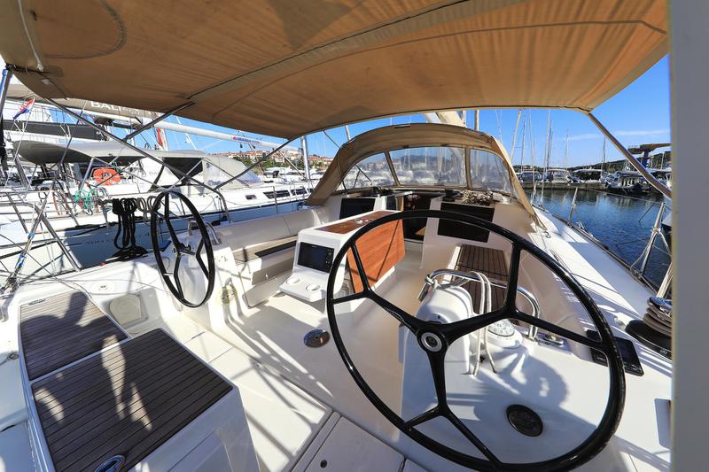 Book yachts online - sailboat - Dufour 412 - Eurus - rent
