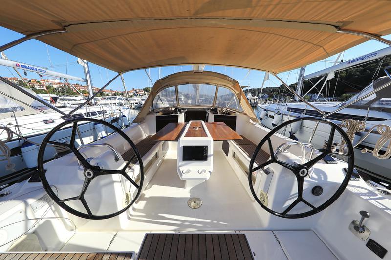 Book yachts online - sailboat - Dufour 412 - Eurus - rent