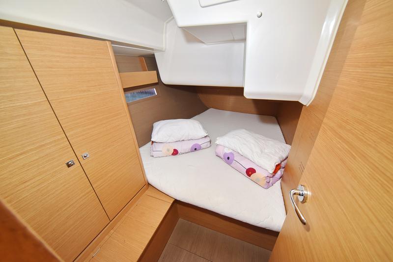 Book yachts online - sailboat - Dufour 412 - Eurus - rent