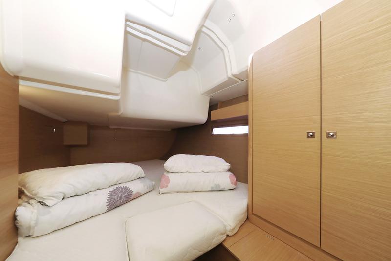 Book yachts online - sailboat - Dufour 412 - Eurus - rent