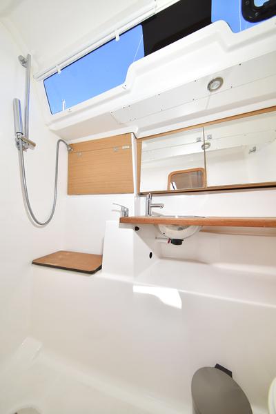 Book yachts online - sailboat - Dufour 412 - Eurus - rent