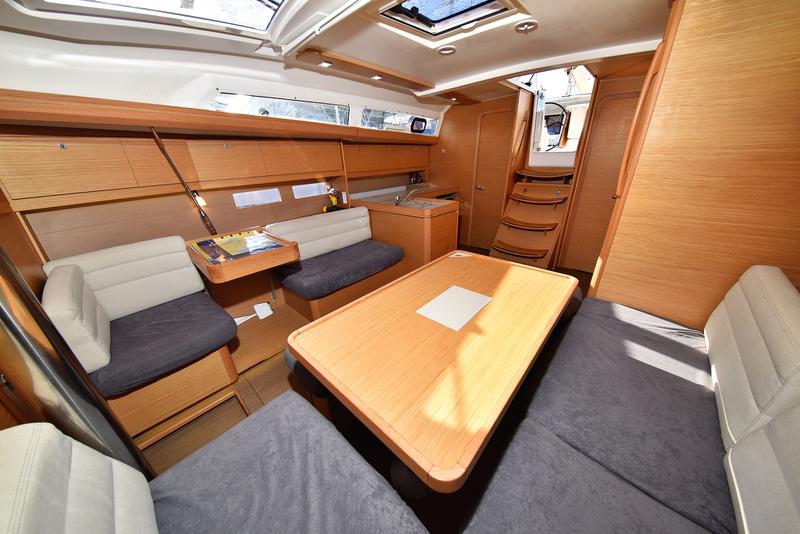 Book yachts online - sailboat - Dufour 412 - Eurus - rent