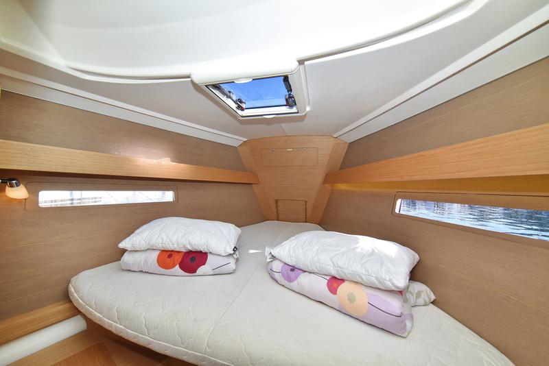 Book yachts online - sailboat - Dufour 412 - Eurus - rent