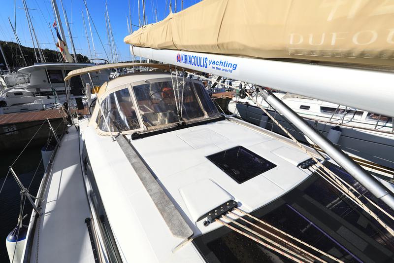Book yachts online - sailboat - Dufour 412 - Eurus - rent