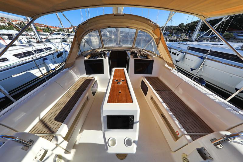 Book yachts online - sailboat - Dufour 412 - Eurus - rent