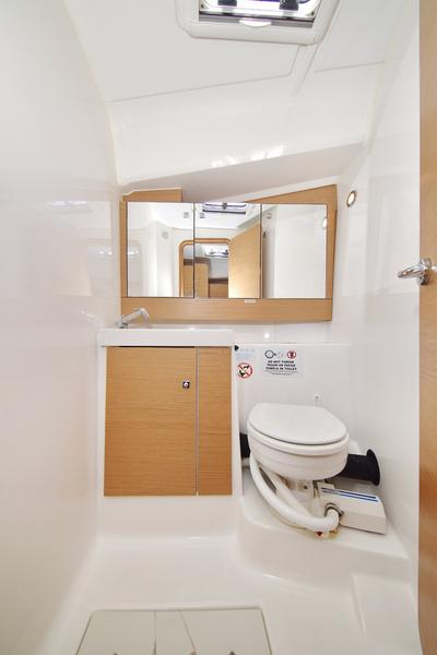 Book yachts online - sailboat - Dufour 412 - Eurus - rent