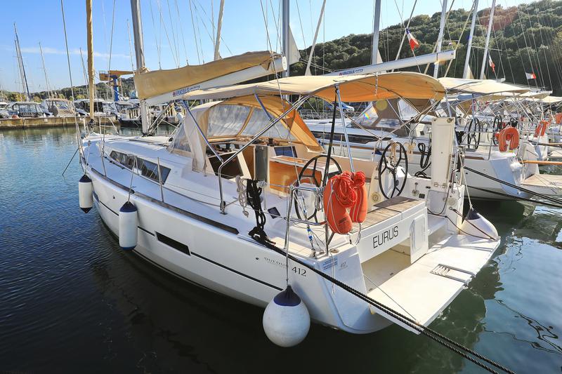 Book yachts online - sailboat - Dufour 412 - Eurus - rent